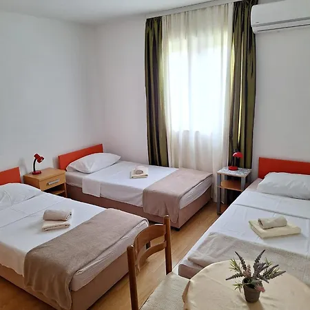 Dzeba Gostinjska kuća