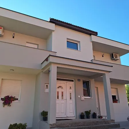 Dzeba Gostinjska kuća